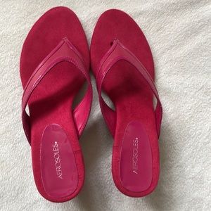 Aerosoles red, low heel sandals. Never worn. Size 8
